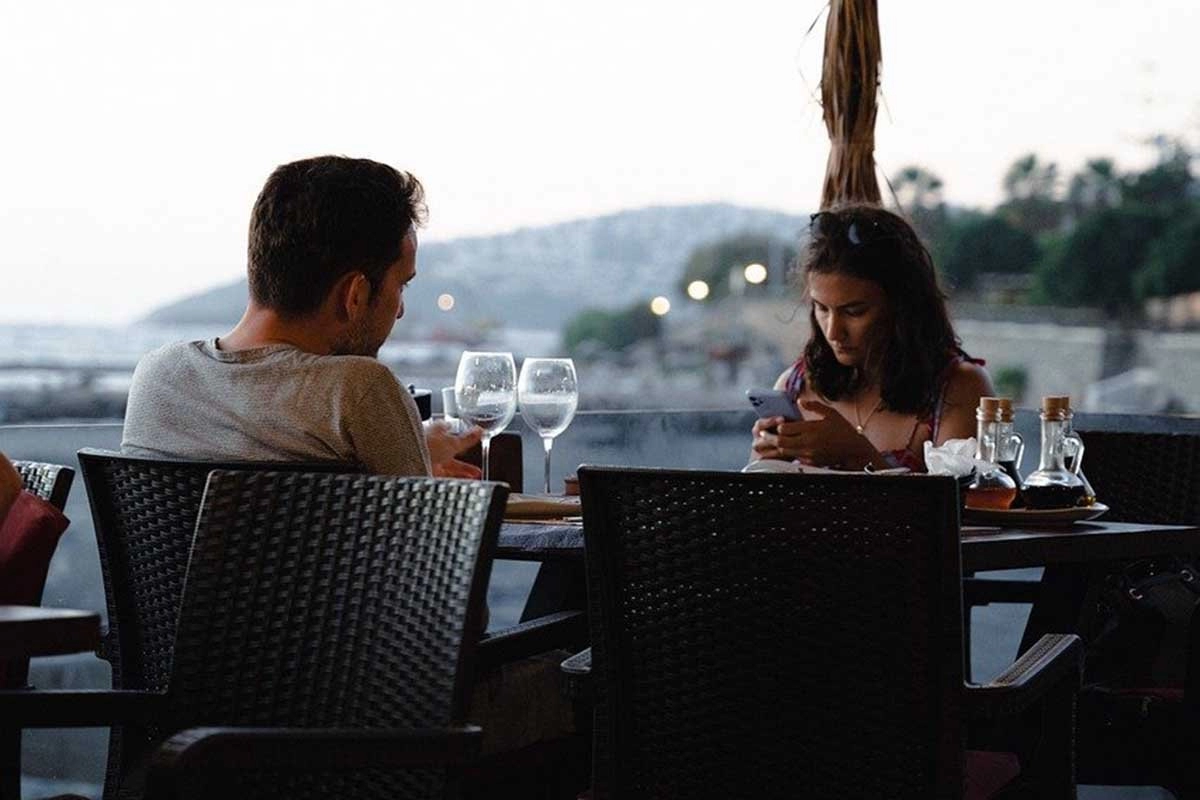 Pet jasnih znakova da uopšte niste zaljubljeni, već ste vezani za svoju traumu